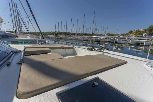 Motorkatamaran Chartern Kroatien