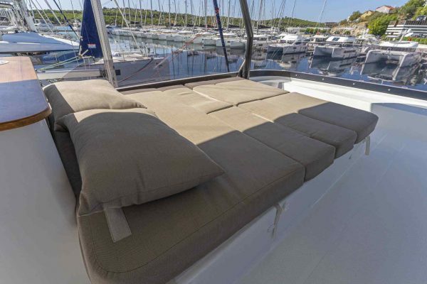 Motorkatamaran Chartern Kroatien