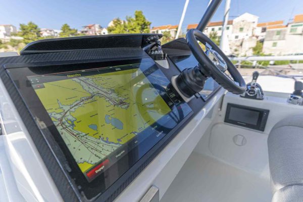 Motorkatamaran Chartern Kroatien