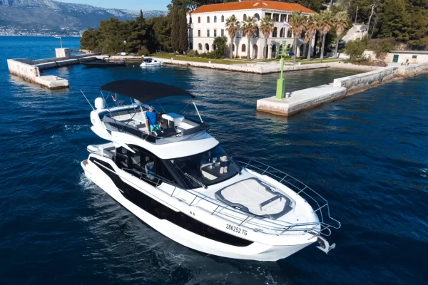 Luxus Yachtcharter: Galeon 440 Fly - FGStar Mini