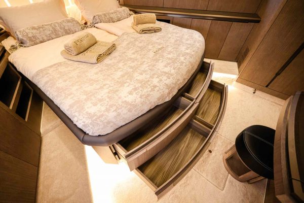 motoryacht-kroatien charter-galeon-640-FG-STAR-77