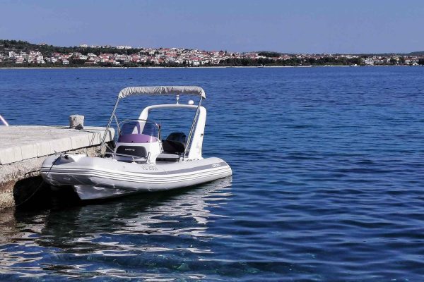 Renta a Boat Tribunj - Grand 550