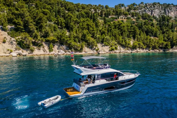 Sealine F430 Grace II Kastela