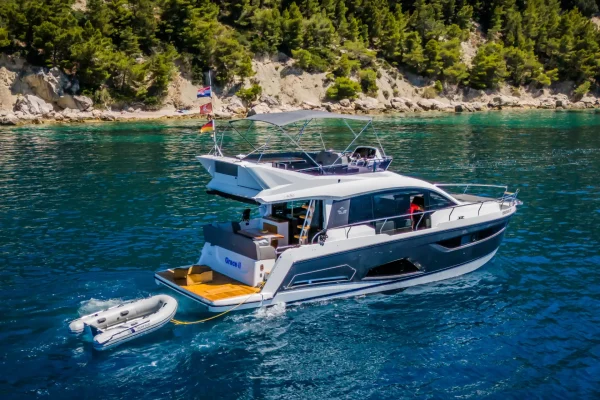 Yachcharter in Kaštela: Sealine F430 Grace II