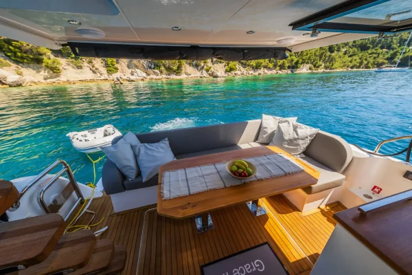 Sealine F430 Grace II Kastela