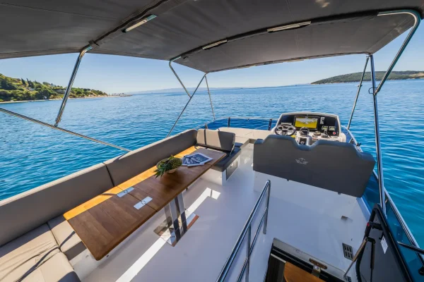 Sealine F430 Grace II Kastela