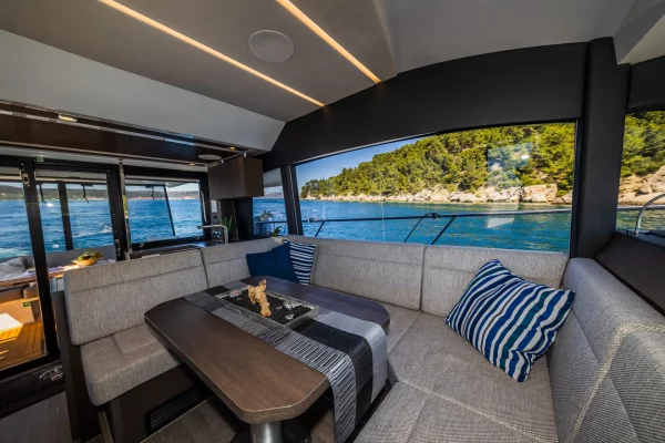 Sealine F430 Grace II Kastela
