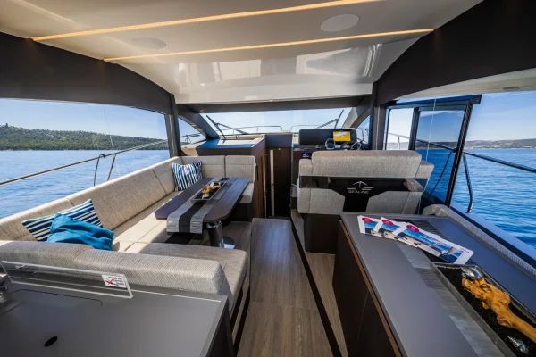 Sealine F430 Grace II Kastela