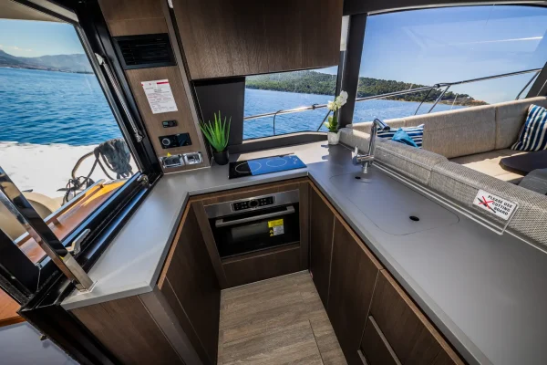 Sealine F430 Grace II Kastela