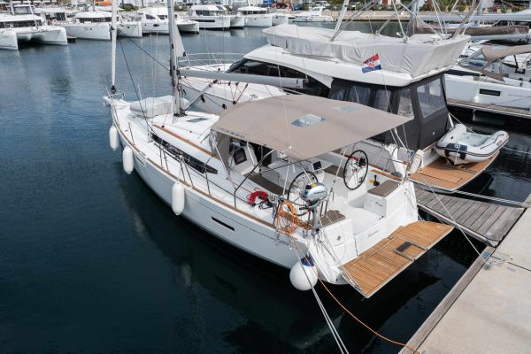 Segelboot Charter in Šibenik: Sun Odyssey 389 - Santana