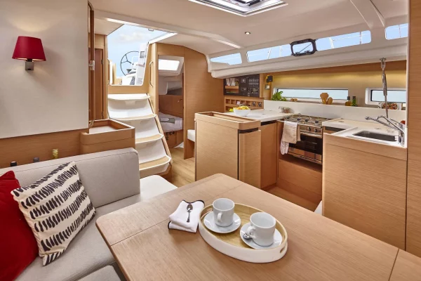 Sun Odyssey 440 - Sinki Salon