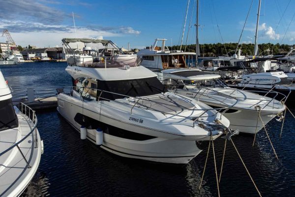 Yachtcharter Kroatien: Prestige 420 Fly - Brigadoon