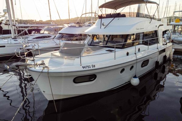 Motoryacht Charter in Šibenik: Swift Trawler 47 - Ocean dreamer